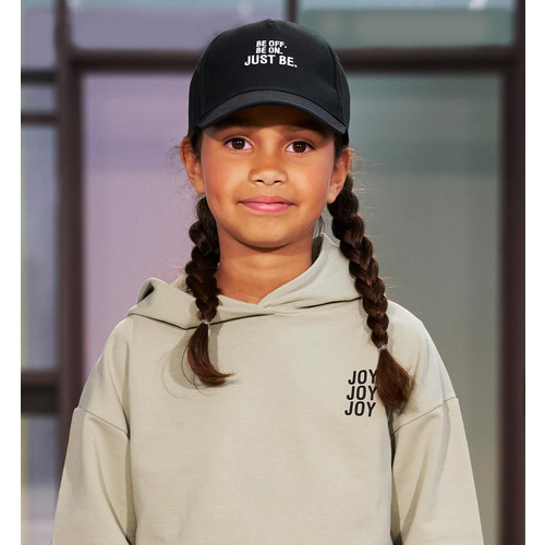 Gorra para niña iDO negra 
